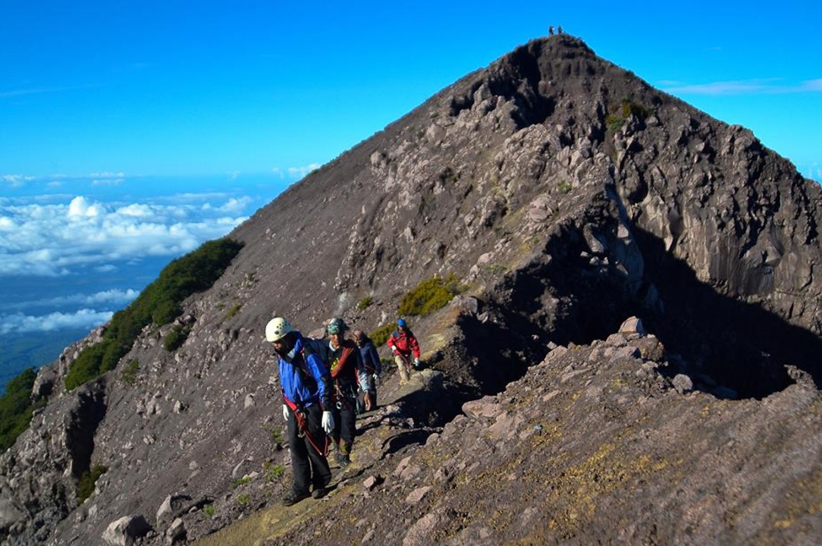 Gunung raung buka atau tutup